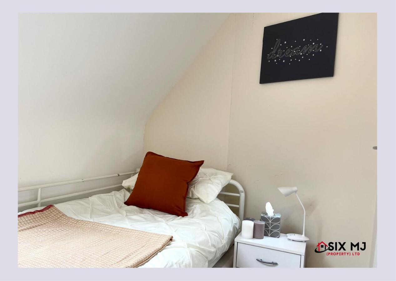 Chichele House, Sleeps 8, Nr Rushden Lakes, Allocated Parking, Corporate Welcome Higham Ferrers Kültér fotó