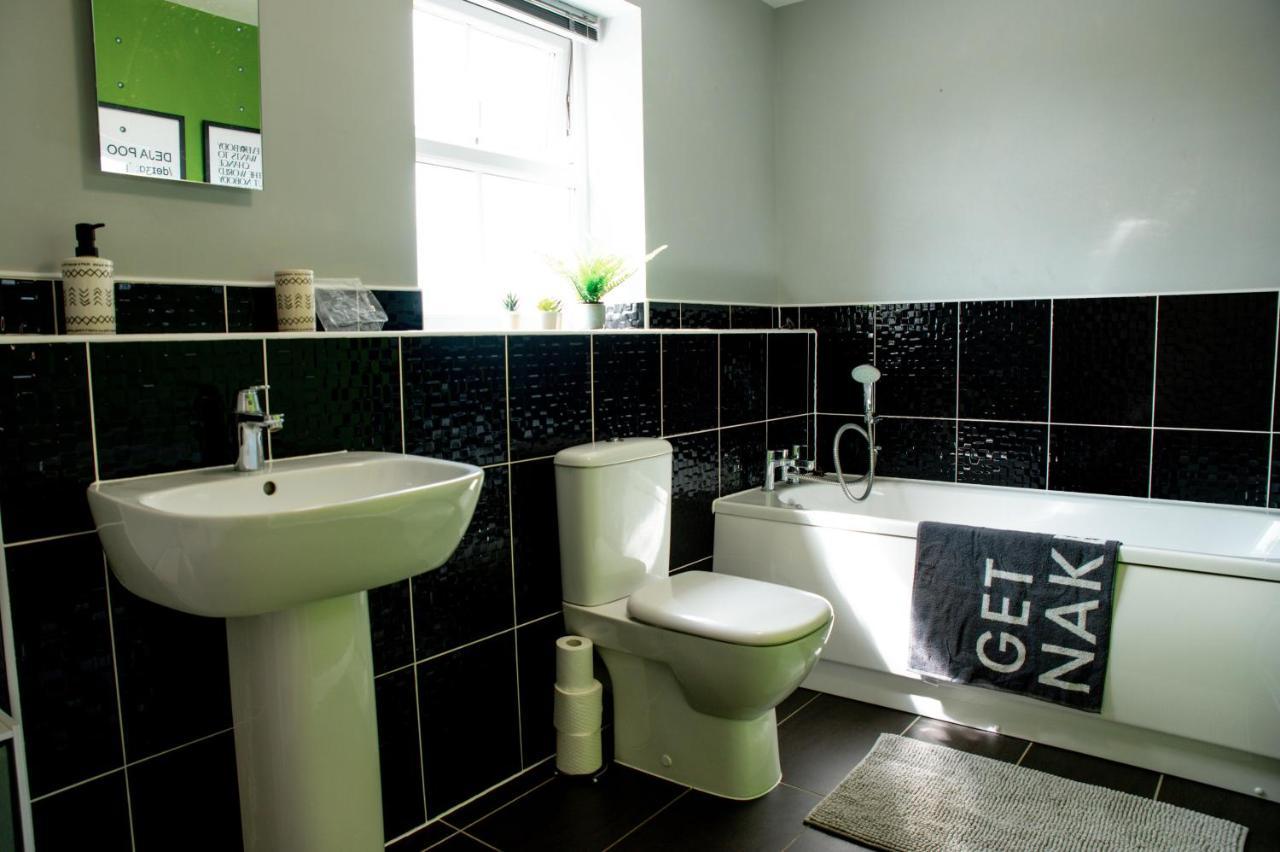 Chichele House, Sleeps 8, Nr Rushden Lakes, Allocated Parking, Corporate Welcome Higham Ferrers Kültér fotó